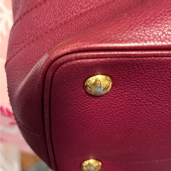 Louis Vuitton Tote - Picture 4 of 12